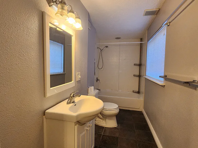 938 E 25 S — Photo 16