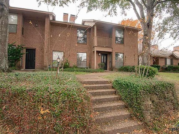 2nd image of 5821 Hollytree Dr