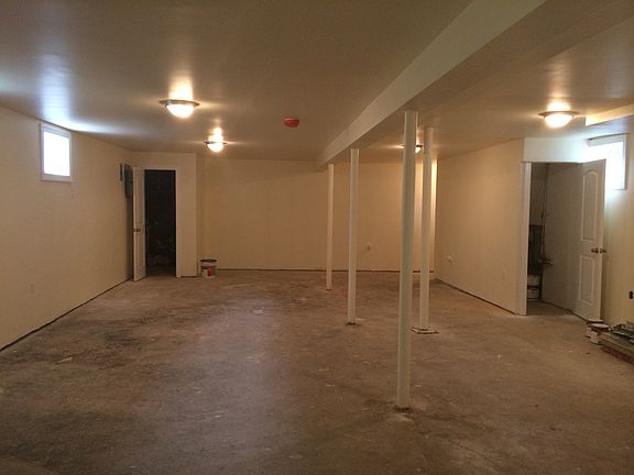 3rd image of 165-24 146 Ave