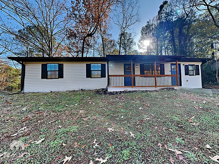 325 Morris Dr SE — Photo 1