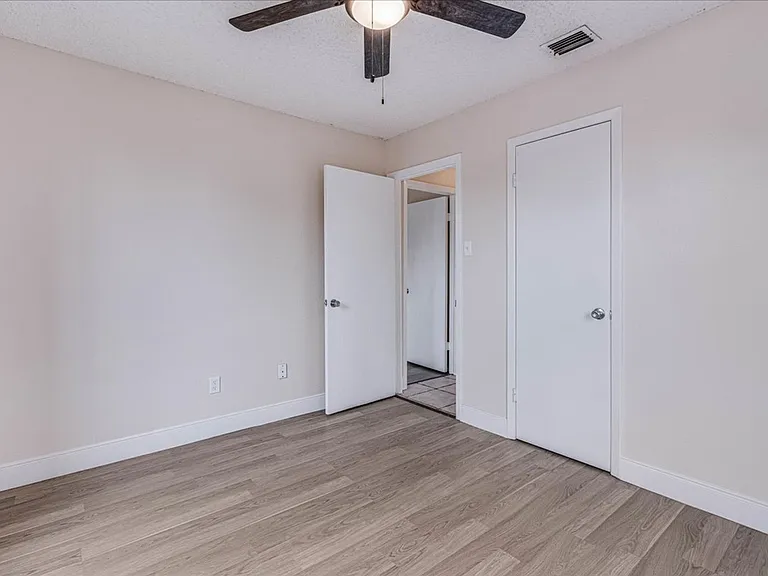 985 Crossbill St — Photo 16
