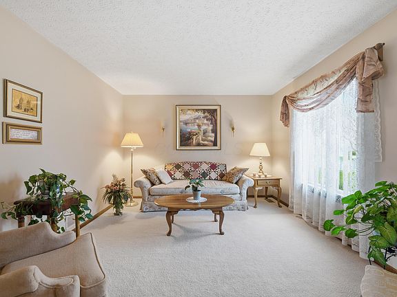3rd image of 404 Knob Ave