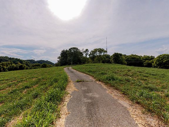 3rd image of 4000 Brick Church Pike