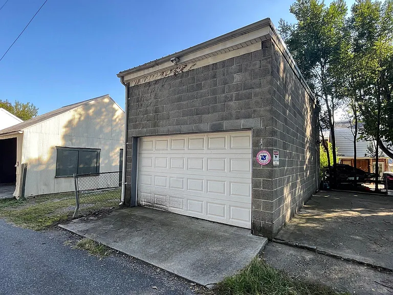 45 E North St — Photo 31