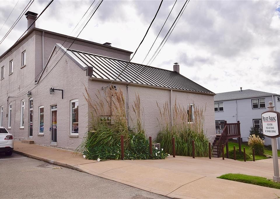 1st image of 400 Main St