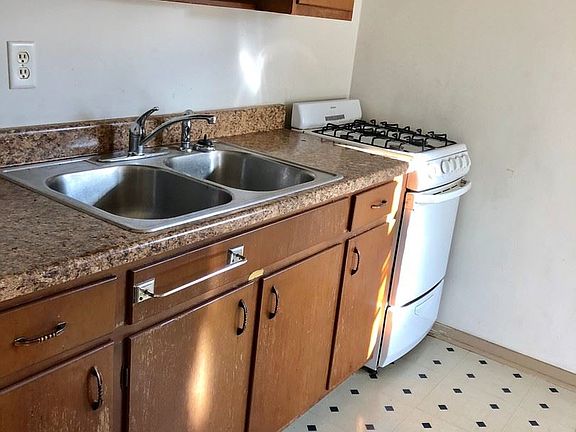 2nd image of 401 W Mulberry St APT 01