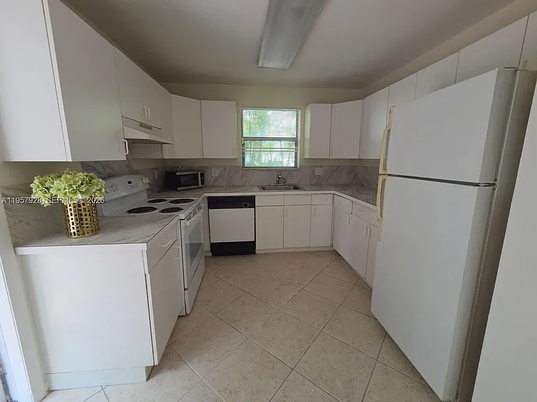 814 Finley Ct — Photo 4