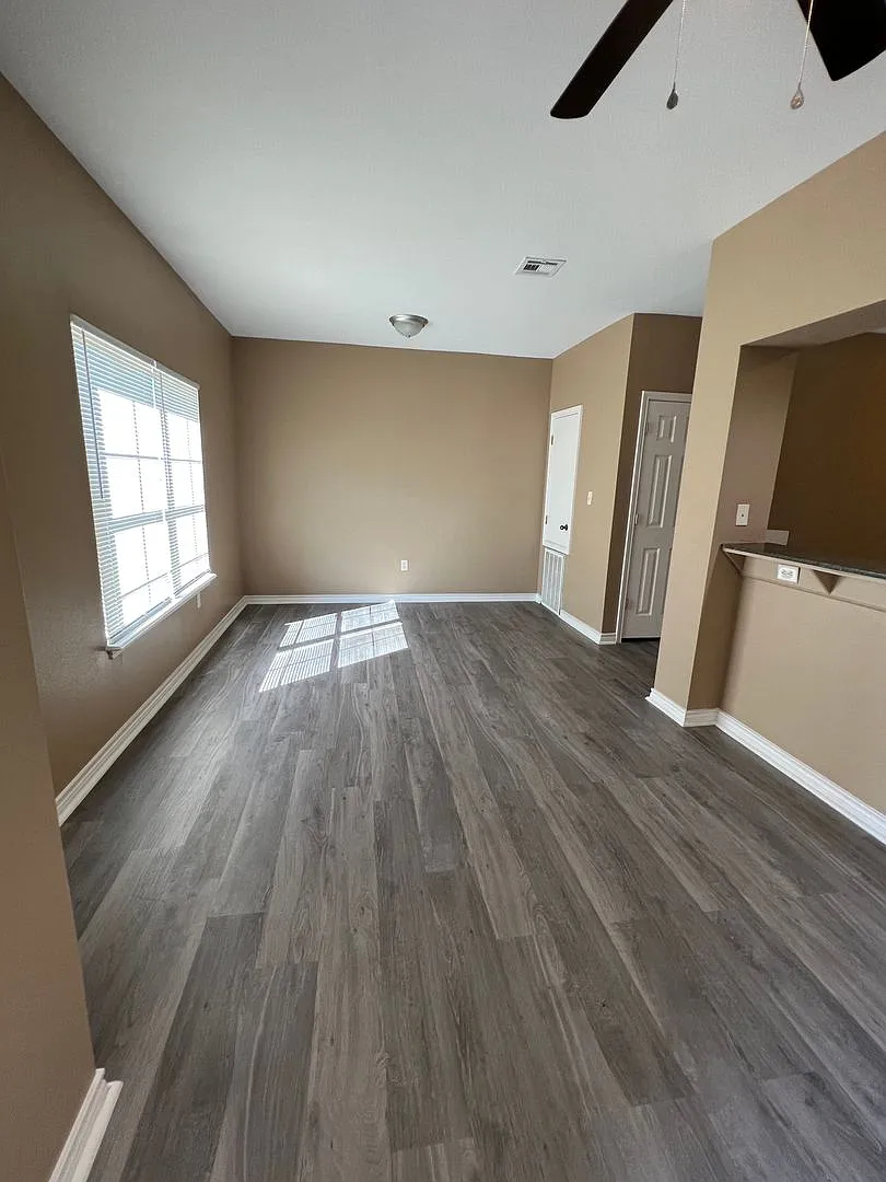 1605 W Common — Photo 4