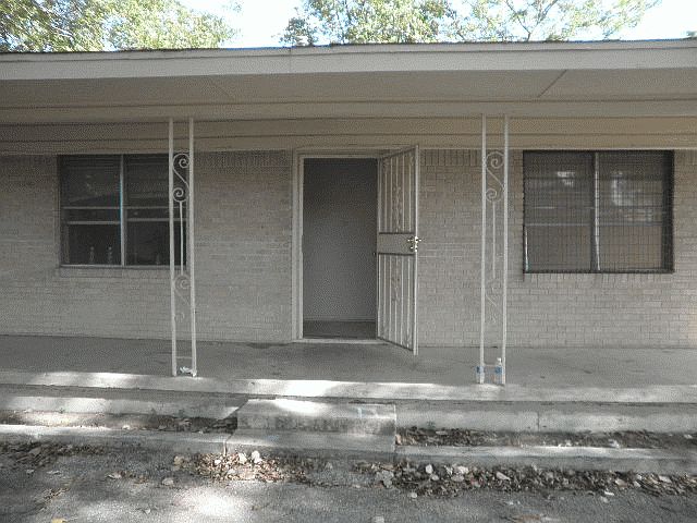 1st image of 21 College St