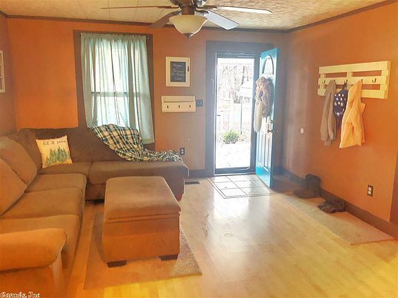 5th image of 301 Skorcz St
