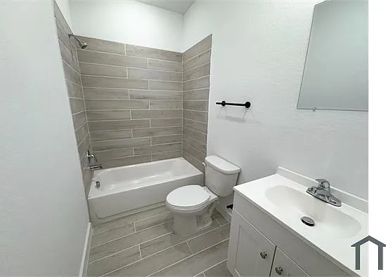 1503 E Southcross Blvd — Photo 12