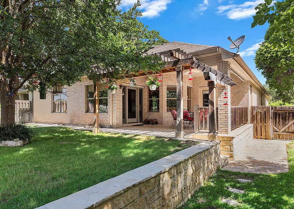 1st image of 305 Chase Oaks Pl