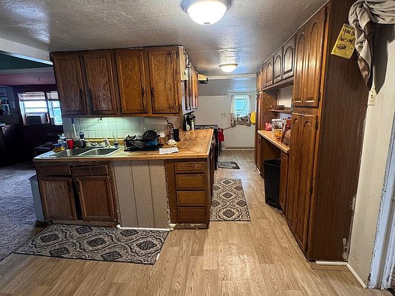 3rd image of 1106 E Texas St