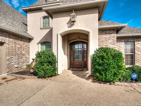 3rd image of 404 Drury Ln