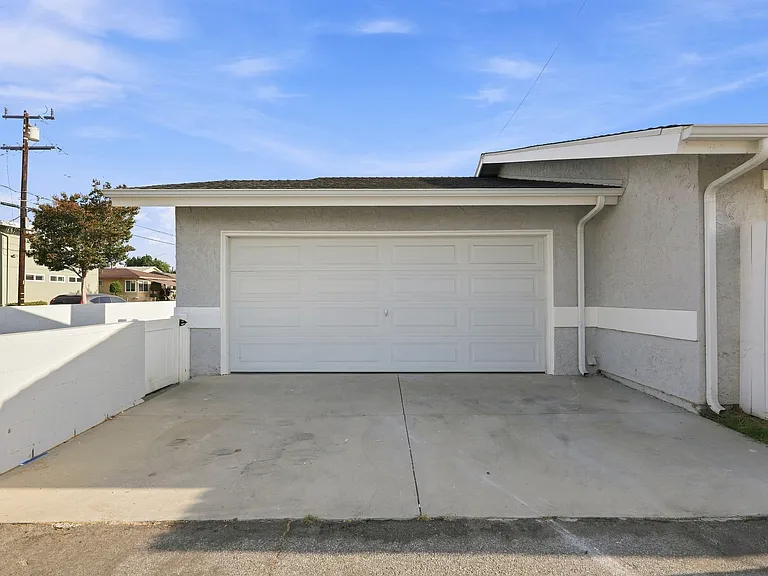 24420 Alliene Ave — Photo 26