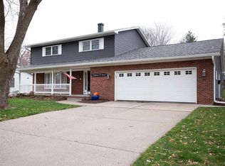 1807 Eastmere Dr, Davenport, IA
