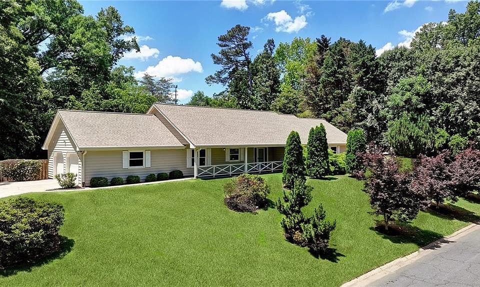 1st image of 2861 Interlaken Dr