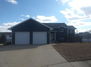 406 Wren Cir, Brookings, SD 57006