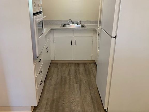 4th image of 1698 Ontario Dr #15