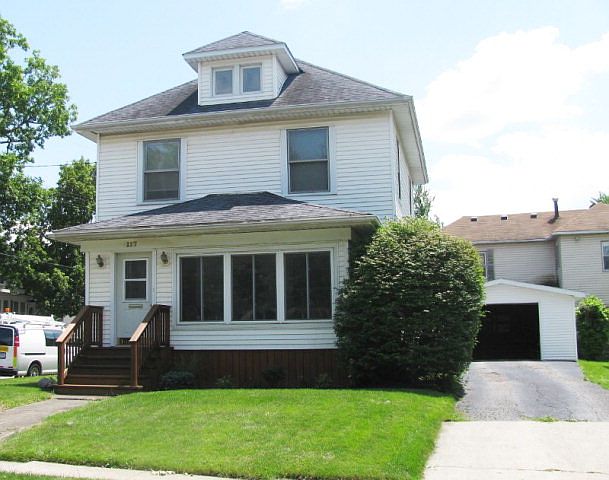 1st image of 117 E Walnut St