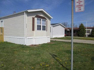 26186 E Cherokee Dr, Flat Rock, MI