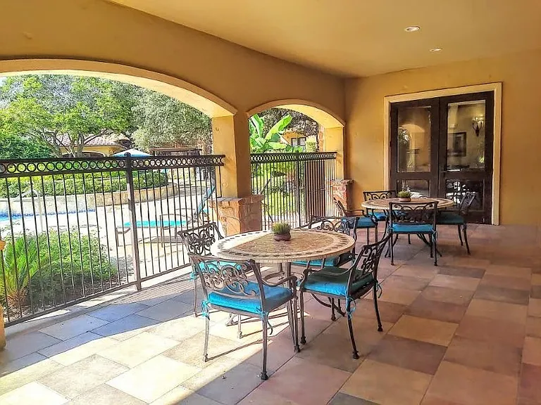 Montecristo Apartments — Photo 14