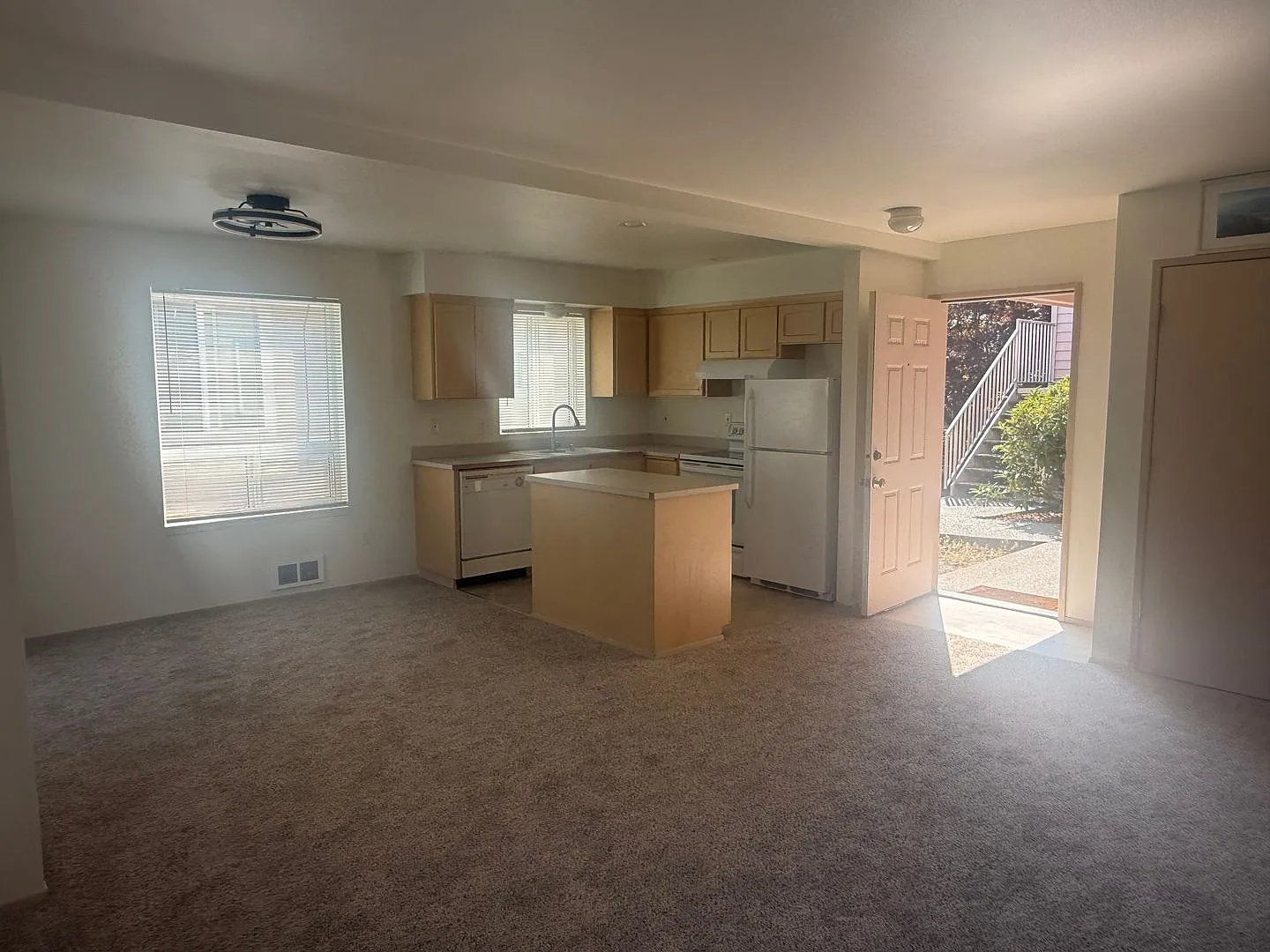 3208 Rockefeller Ave — Photo 2