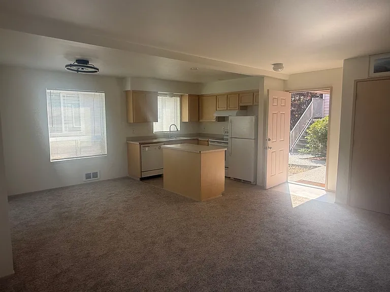 3208 Rockefeller Ave — Photo 2