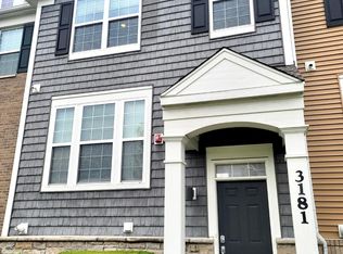 3181 Coral Ln, Glenview, IL 60026