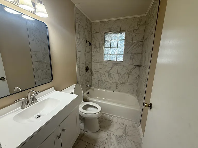 109 Jefferson Ave — Photo 7