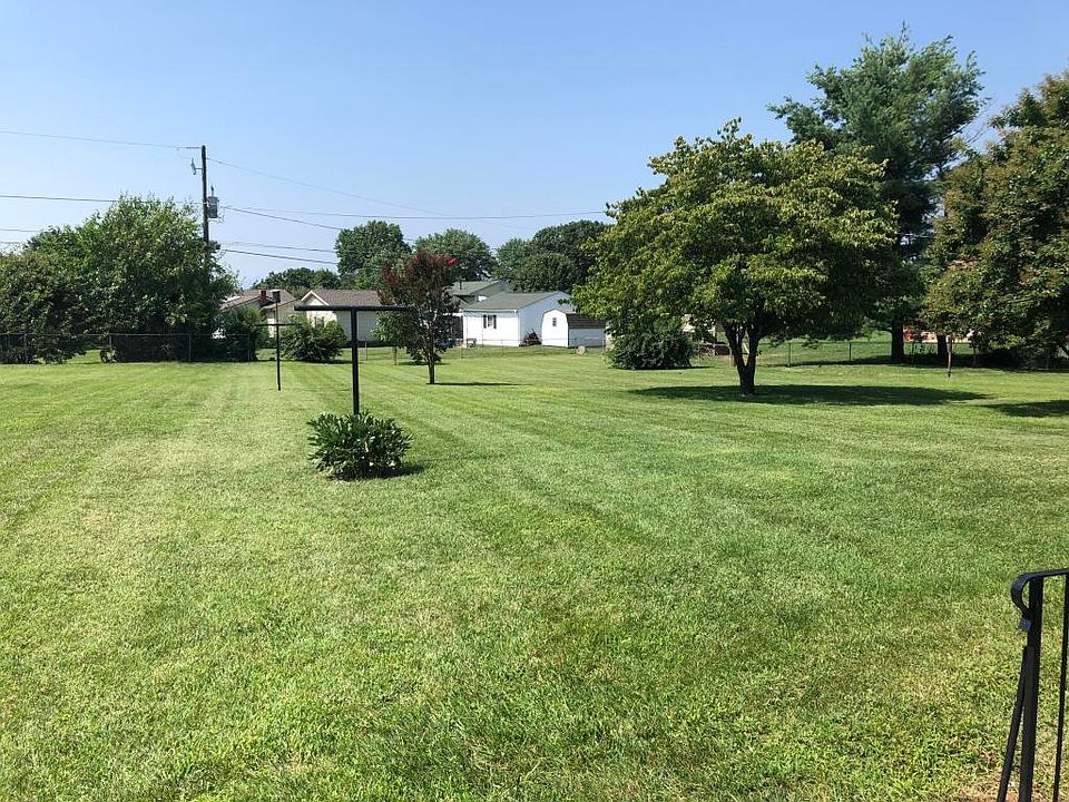 2nd image of 523 Greenwich Dr