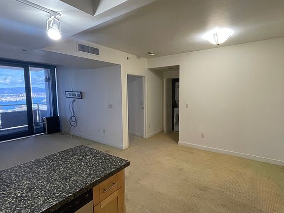 4th image of 600 Queen St #2905
