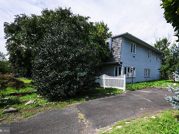 3rd image of 313 Trenton Rd
