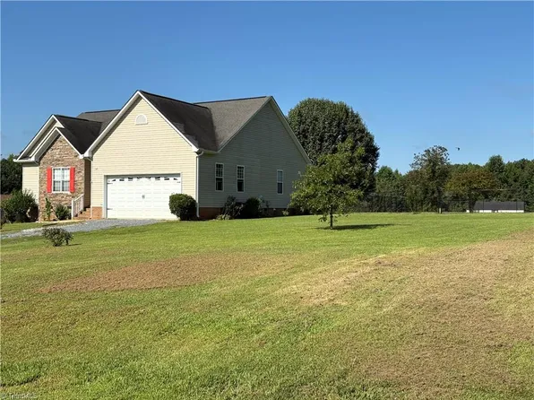 550 Honeysuckle Rdg, Asheboro, NC 27205