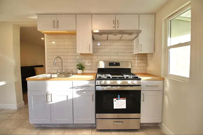 1346 N Safford Ave — Photo 4