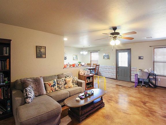 4th image of 732 E Broadway St