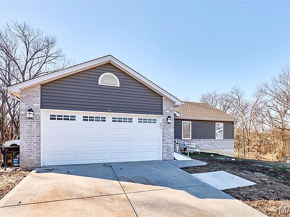 3rd image of 70 Village Circle Dr