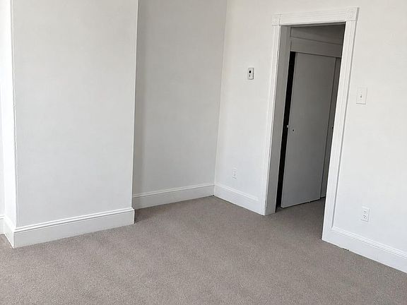 4th image of 445 Roxborough Ave