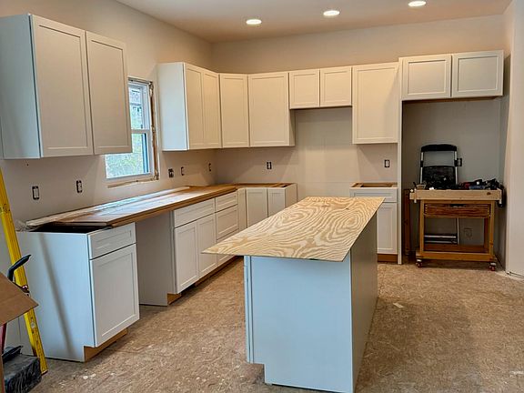 4th image of 404 Sabine Dr #9