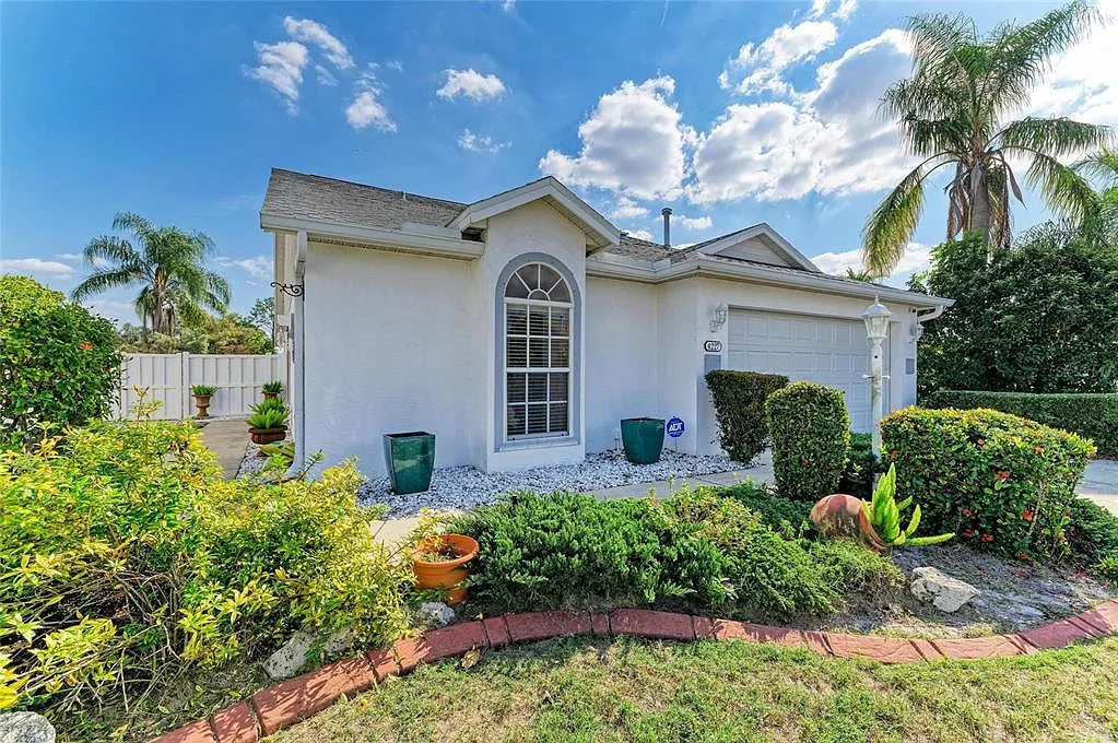 3 bed, 2.0 bath, 1677 sqft, $2,700 — Photo 4