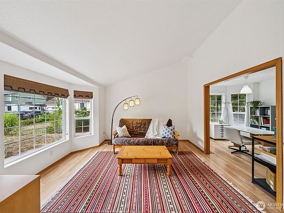 5th image of 803 Edison Street SE