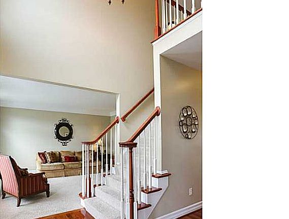3rd image of 9668 Rosecroft Dr