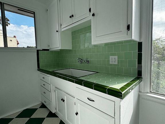 3rd image of 1147-1149 N Bronson Ave #1149-3