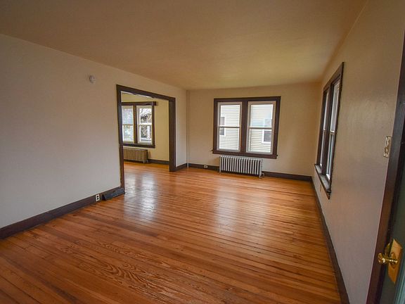 5th image of 22 Main St