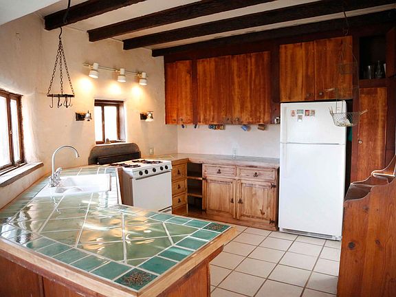 Kitchen, no dishwasher.