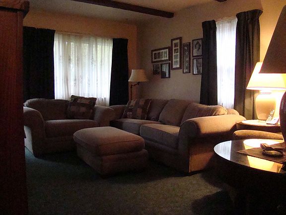 Pleasant living rm