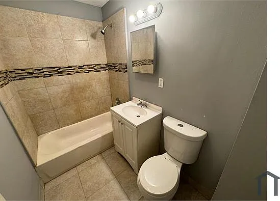 240 Bergen Ave #3R — Photo 4
