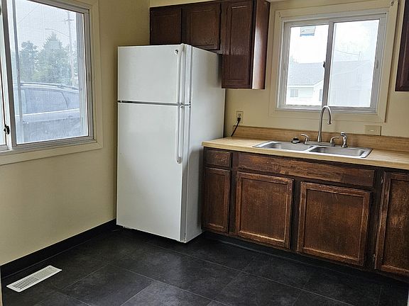 4th image of 512 Liberator St