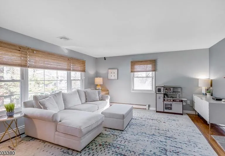 30 Edgehill Ave #28 — Photo 5