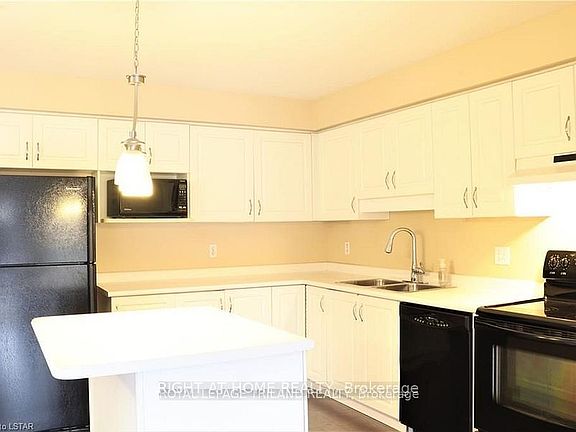 3rd image of 709 Silversmith St